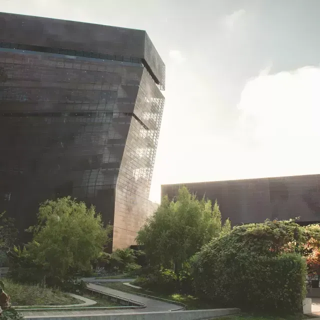 Exterior of de Young Museum 